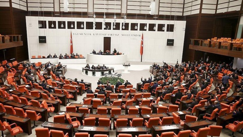 EMEKLİYE MAAŞ ARTIŞI YASALAŞTI